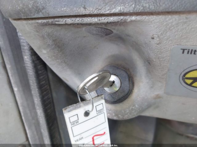 Freightliner Conventional Columbia Image 4