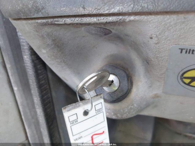 Freightliner Conventional Columbia Image 4