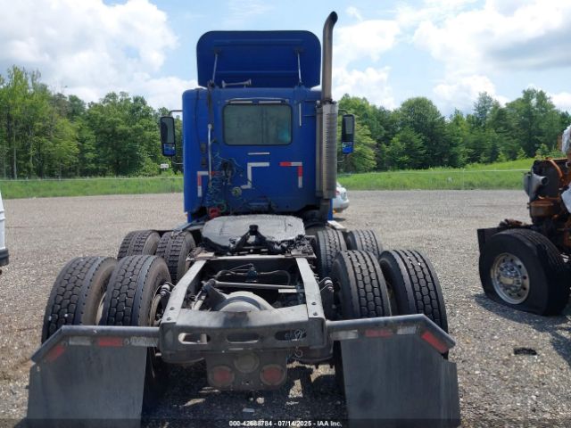 Freightliner Conventional Columbia Image 3