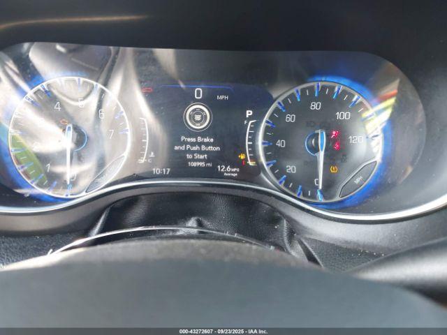 Chrysler Pacifica Limited Image 4