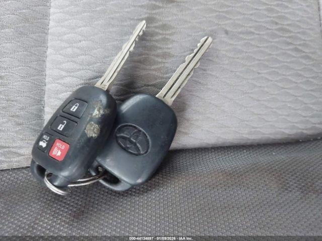 Toyota Corolla Le Image 16